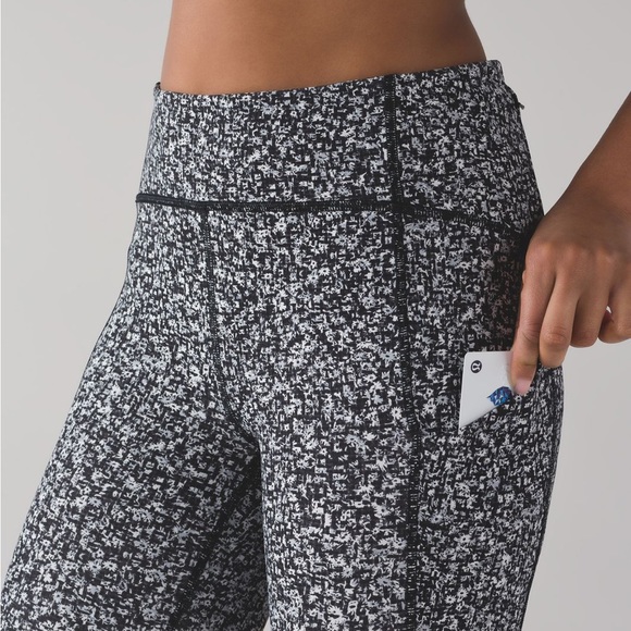 NEW Lululemon Luxtreme Crop. Sole Training Daisy Print.Size 8. New Without Tags. - Picture 2 of 7